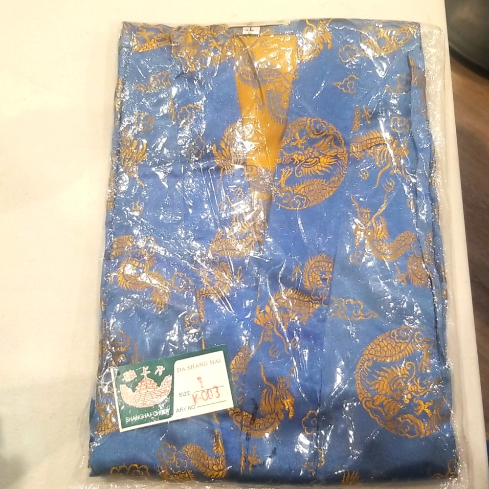 Shanghai China Satin Robe. Unisex Lg Size Light Blue & Gold
